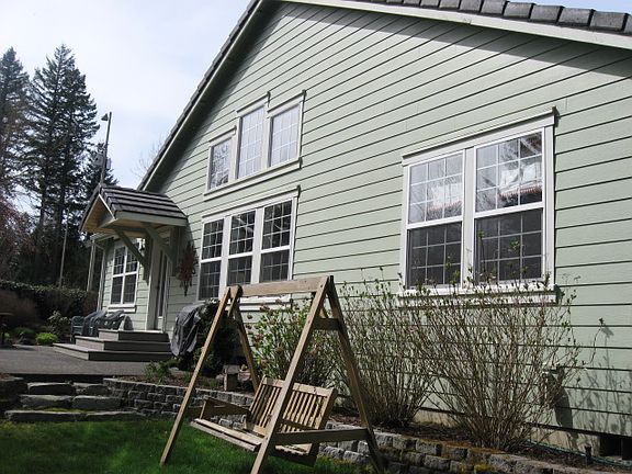 4th image of 4004 Campus Green Dr NE