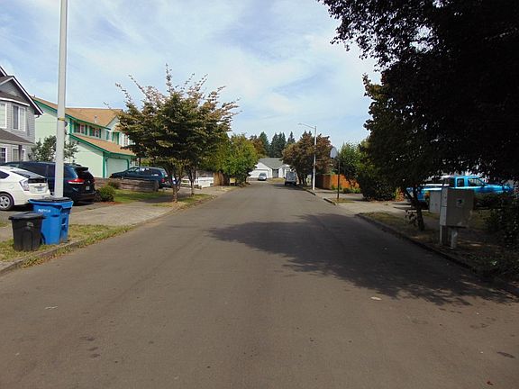 5th image of 10001 NE 127th Ct