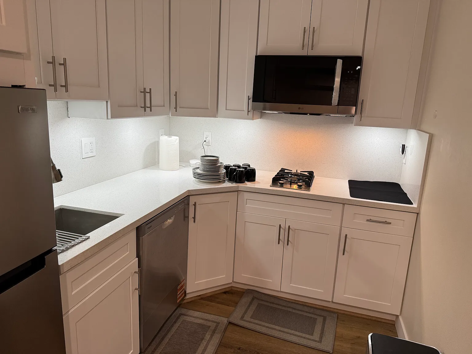 1 bed, 500 sqft, $1,800 — Photo 3