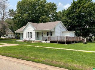 404 E Maple St, Holstein, IA 51025