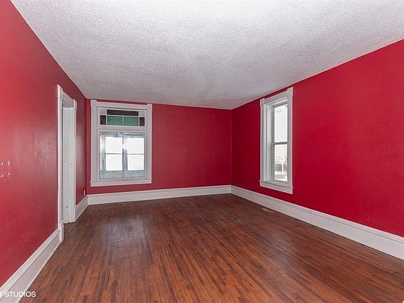 4th image of 121 N 2nd St