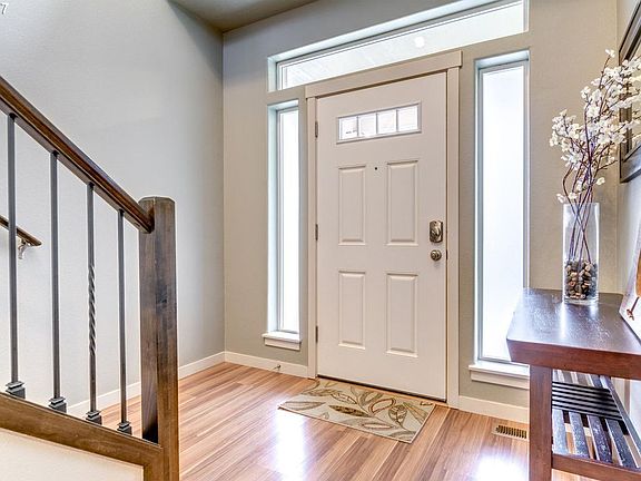 4th image of 906 W Alder Ct