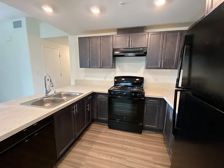 Brand New - Del Rio Apartments — Photo 3