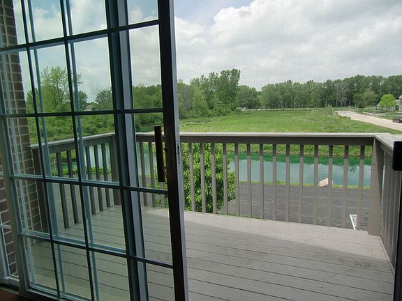 3rd image of 8219 Primrose Ln #8219