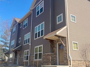903 Scott Park Dr, Iowa City, IA 52245
