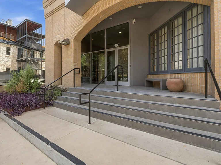 507 Sabine St #901 — Photo 32