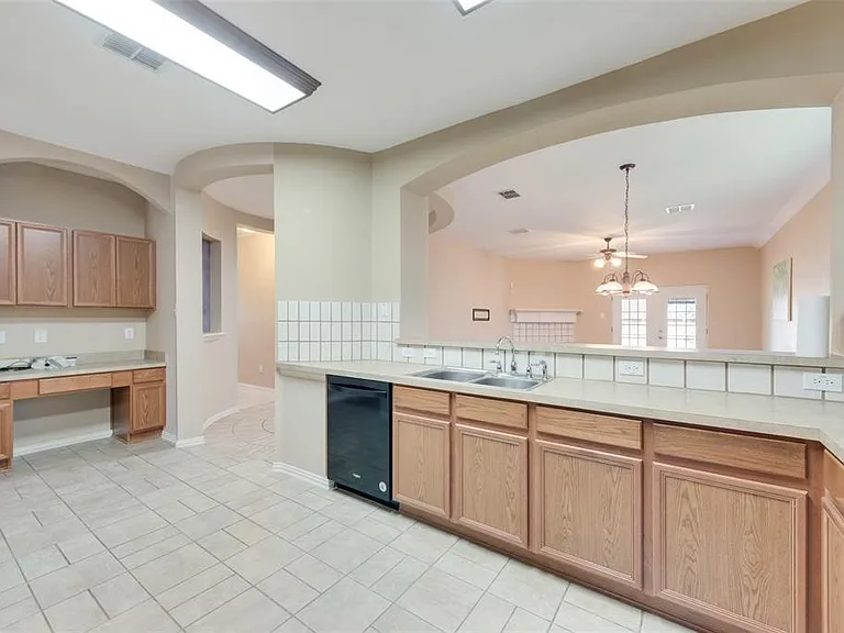 4512 Shade Tree Ct — Photo 6