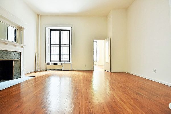 1st image of 218 W 79th St APT 1R