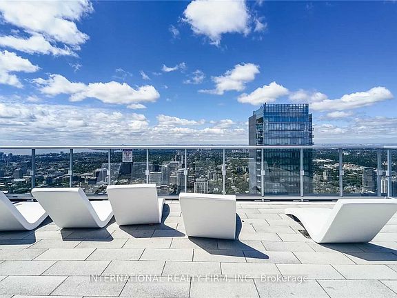 4th image of 1 Yorkville Ave #4212