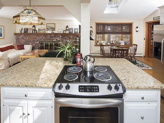 2nd image of 25 Sheridan Dr