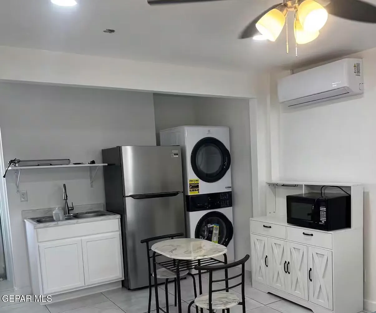 1 bed, 260 sqft, $1,000 — Photo 1