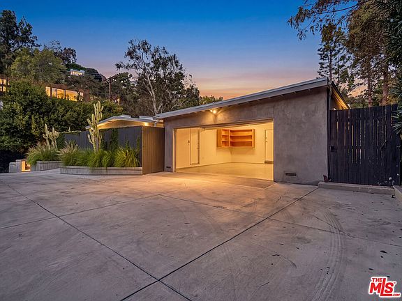 4th image of 2538 Hutton Dr