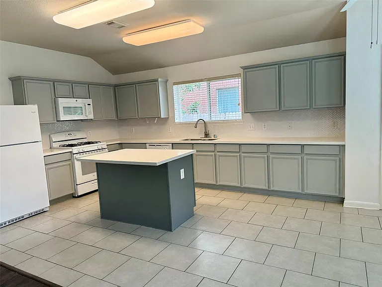 2210 Tremont Trail Ln — Photo 6