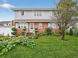 48 Rockaway Ave, Westbury, NY 11590