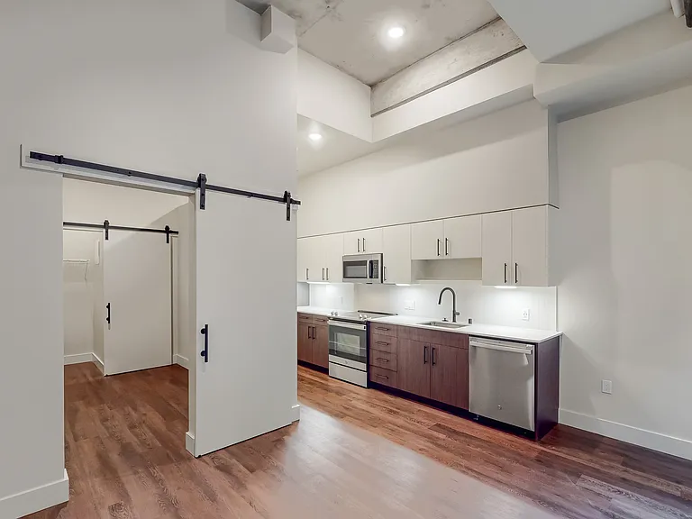 Capitol Hilltop Apartments — Photo 31