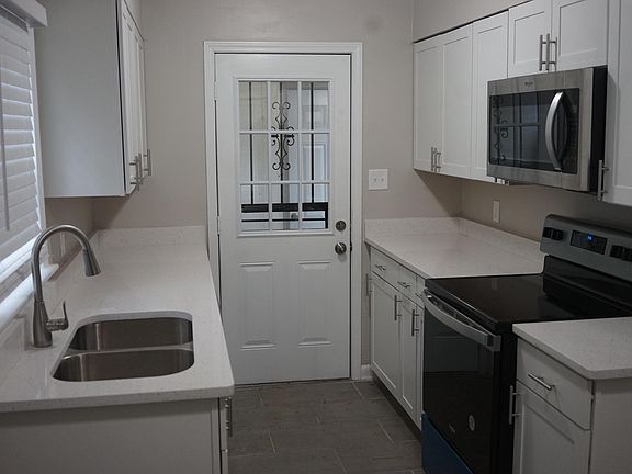 5th image of 1740 Maxine St