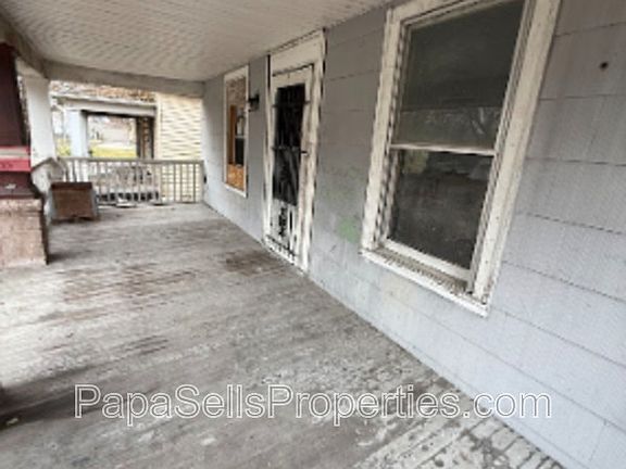 2nd image of 327 E Stuart Ave