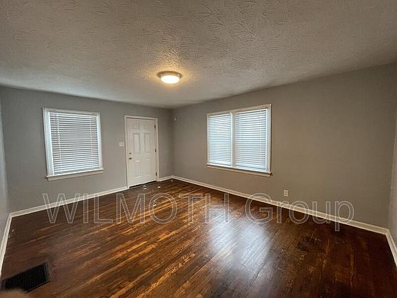 4th image of 1447 N Chester Ave