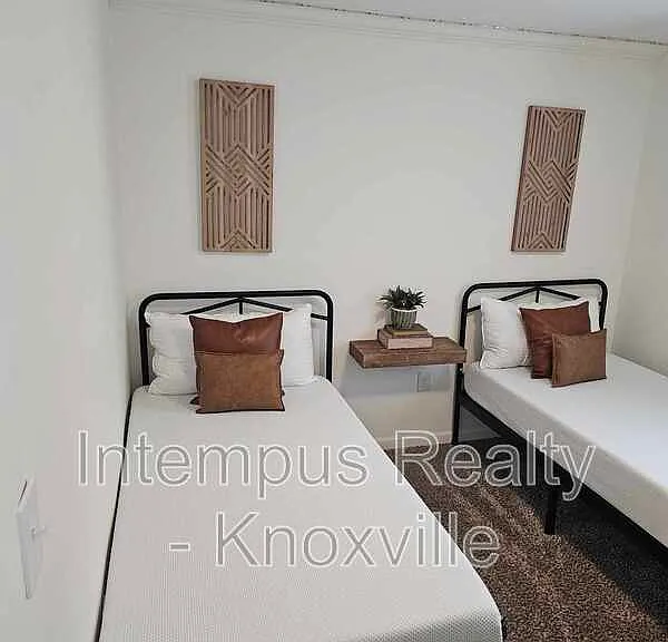 1104 E Hendron Chapel Rd — Photo 19