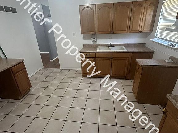 4th image of 1723 Grafton Dr