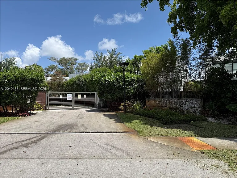 8631 Arboretum Ln — Photo 52