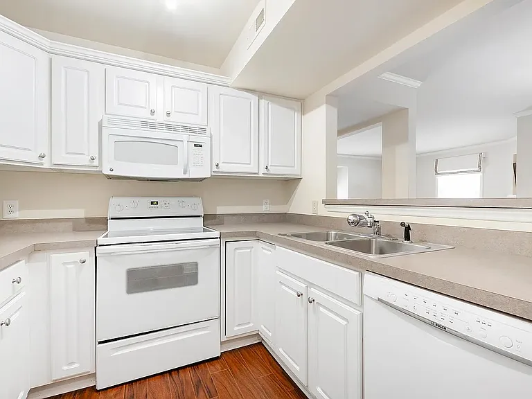 1121 Parkridge Ln #203 — Photo 8