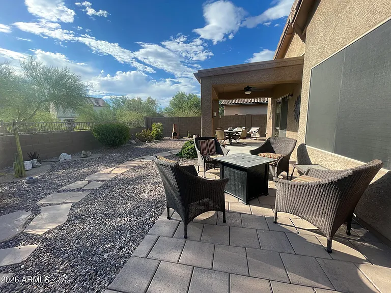 2312 N Hudson Dr — Photo 20