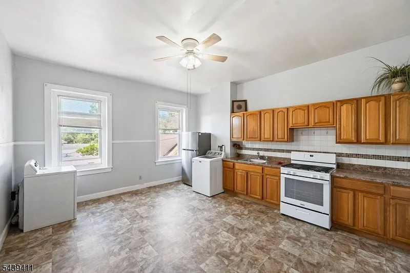 2 bed, 1.0 bath, $2,200 — Photo 4