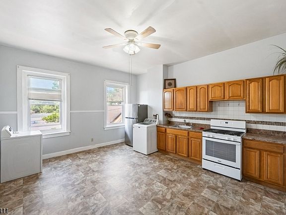 4th image of 107 Macarthur Ave #4B