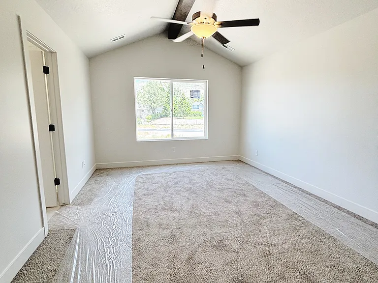 375 E 1600 N — Photo 29