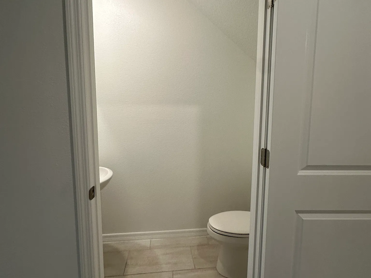 5 bed, 2.5 bath, 2215 sqft, $2,850 — Photo 3