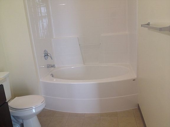 5th image of 1050 10th Ave NE Unit 311