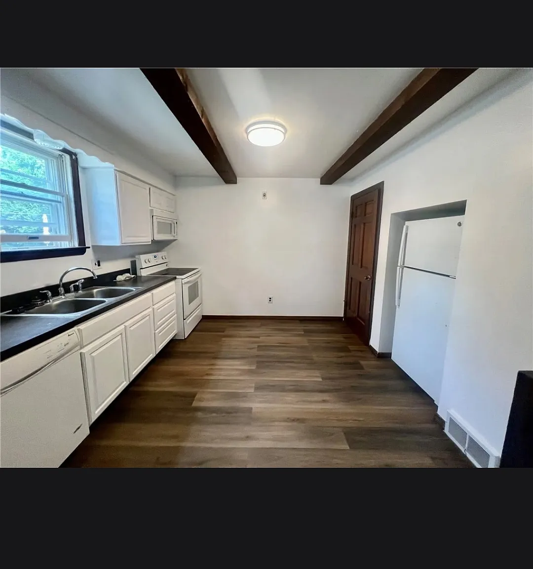 2 bed, $1,050 — Photo 2