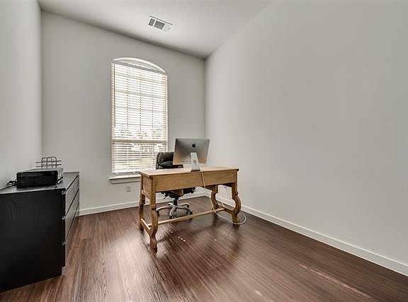 3rd image of 1556 Kleberg Dr