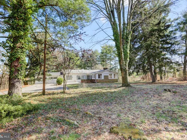 13013 Pinehill Dr, Hagerstown, MD 21740