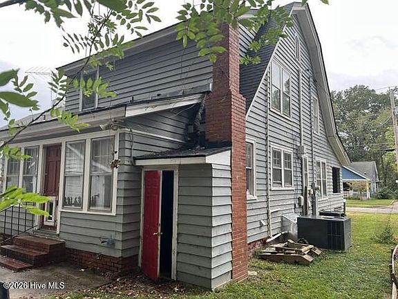 4th image of 1006 Lee Street N