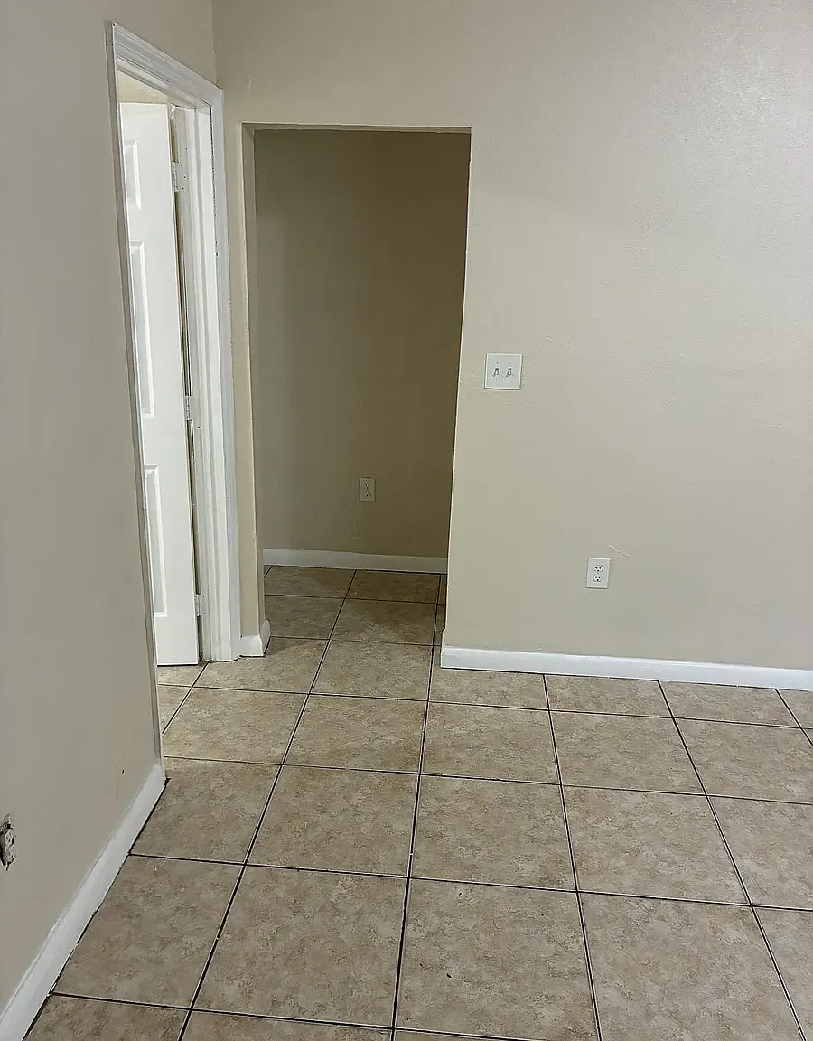 3 bed, 1000 sqft, $2,495 — Photo 3