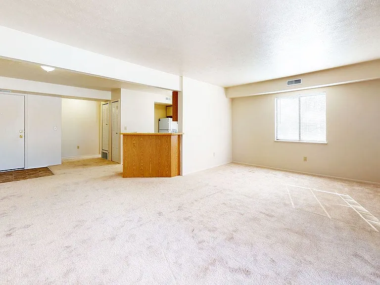 Windmill Lakes Apartments — Photo 14