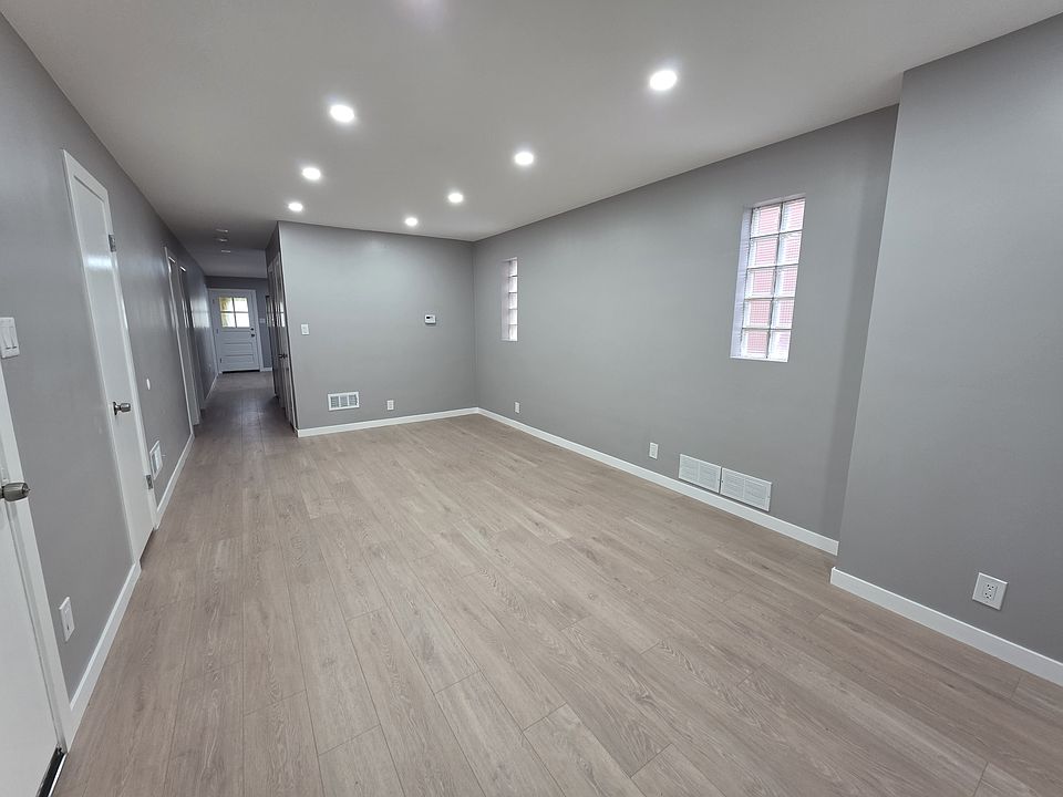 Living room/Dining area