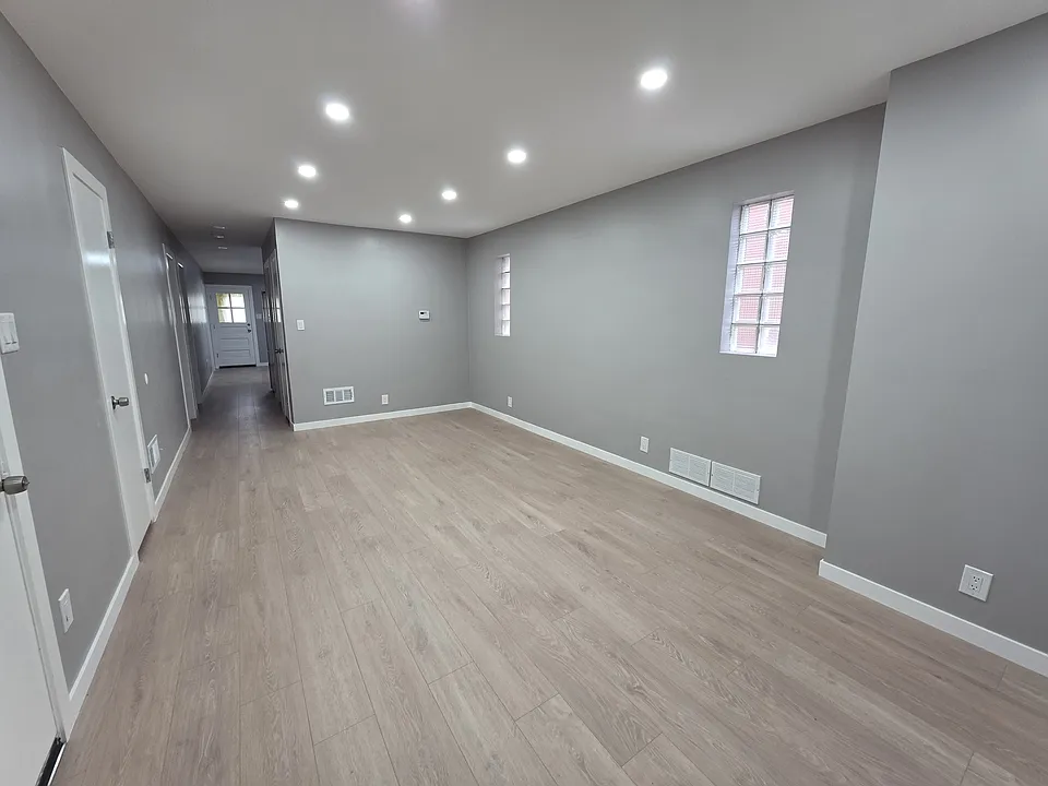 Living room/Dining area
