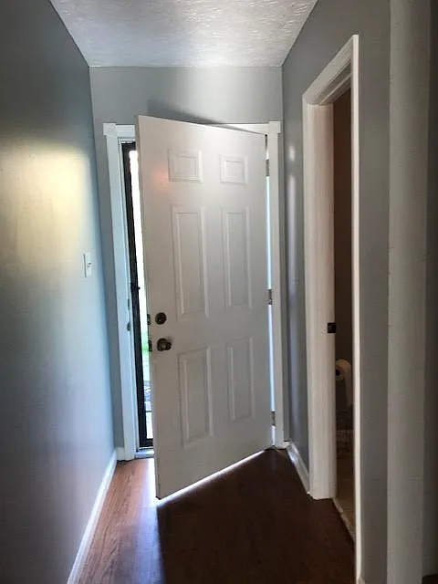 641 Shadywood Ln — Photo 2