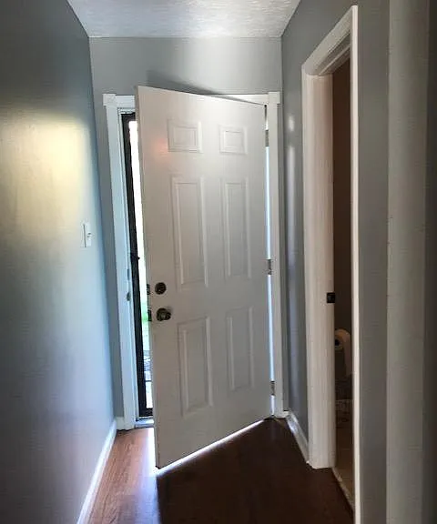 641 Shadywood Ln — Photo 2