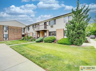 1222 Cricket Ln, Woodbridge, NJ 07095