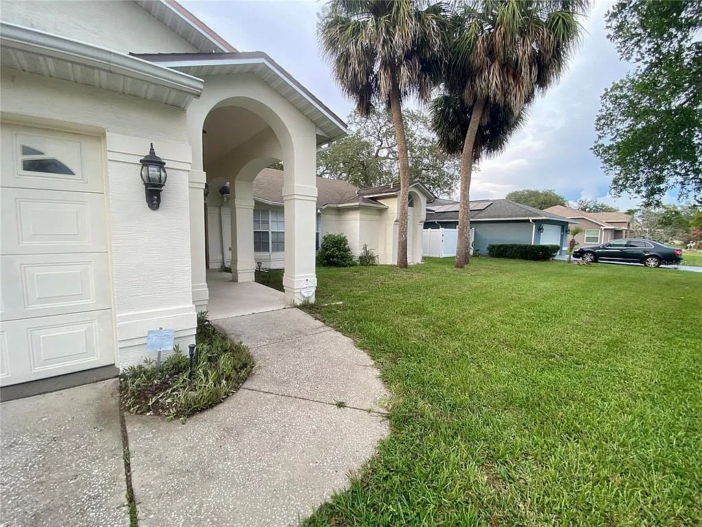 3 bed, 2.0 bath, 1591 sqft, $1,895 — Photo 3