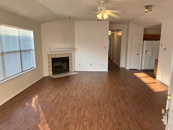 3rd image of 10258 Aurora Dr