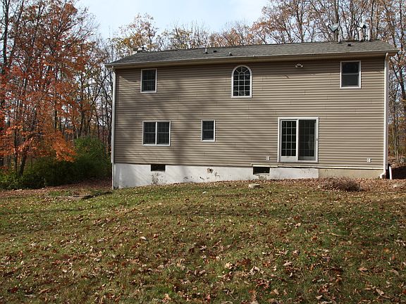 2nd image of 79 Lone Pine Trl