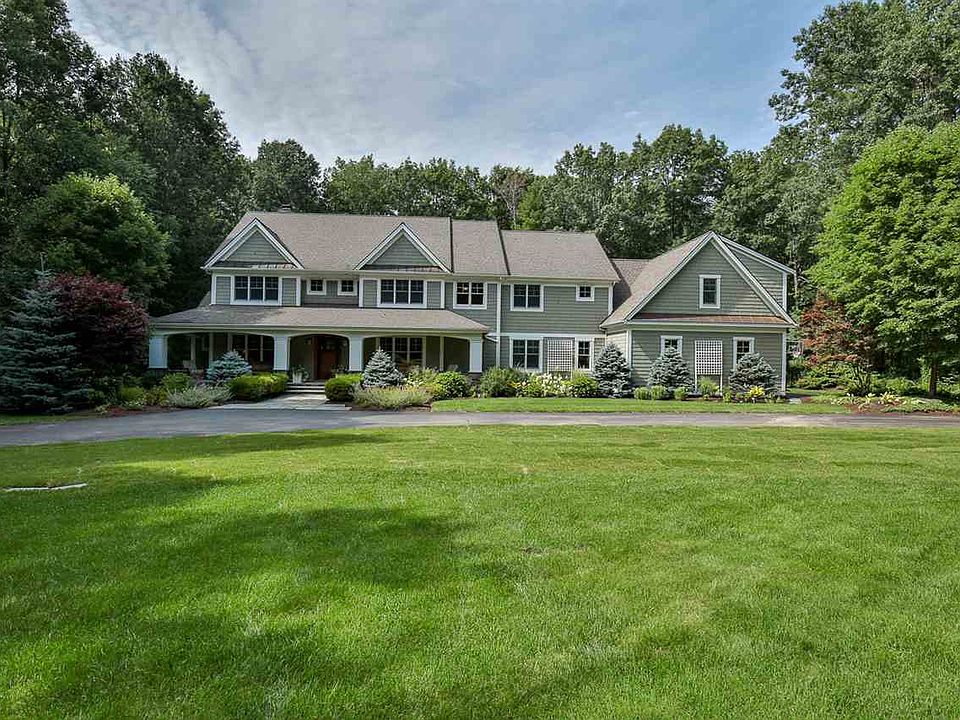 1st image of 7 Beacon Hill Dr