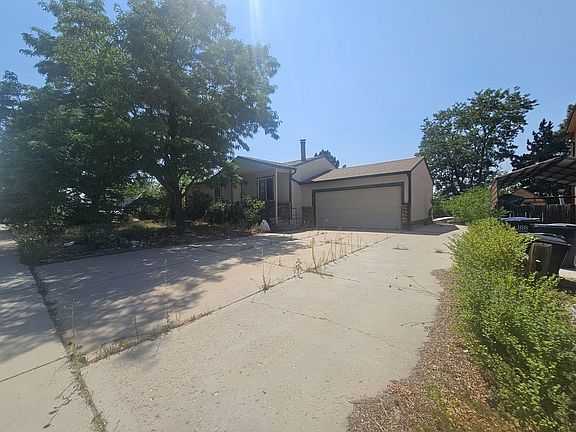2nd image of 985 Oakwood Dr
