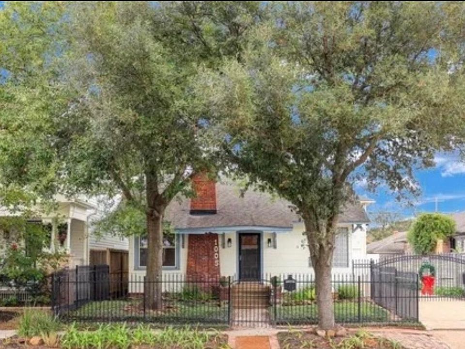 Adorable gated cottage