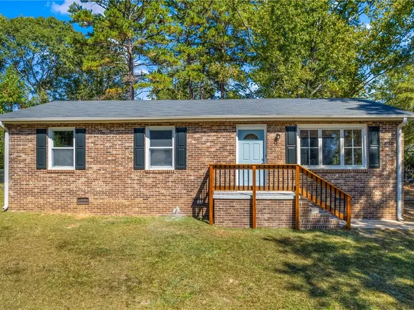 17 Chestnut St, Woodruff, SC 29388